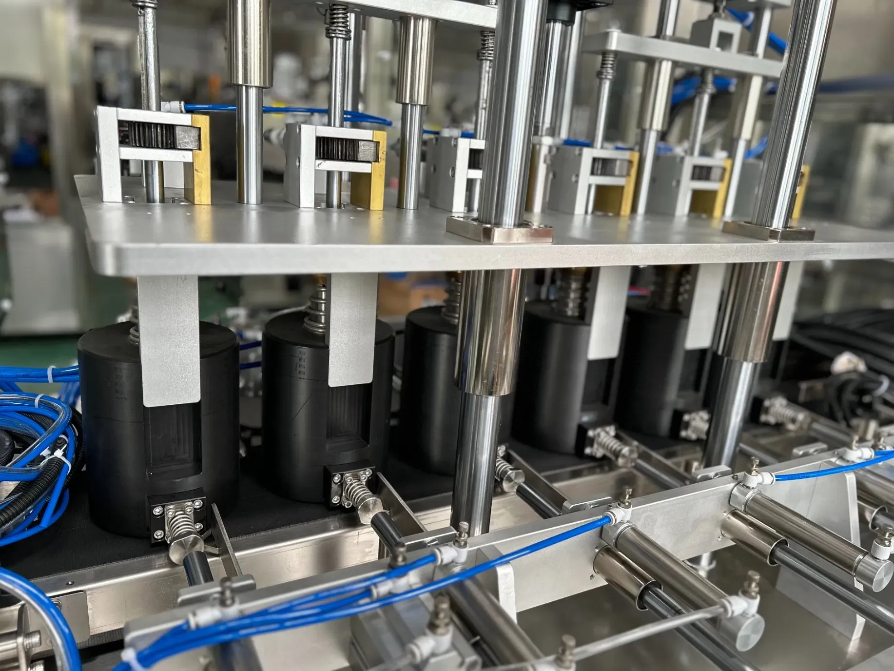 Высокоэффективная линейная вакуумная машина для каппирования головок для круглых и квадратных бутылок 4