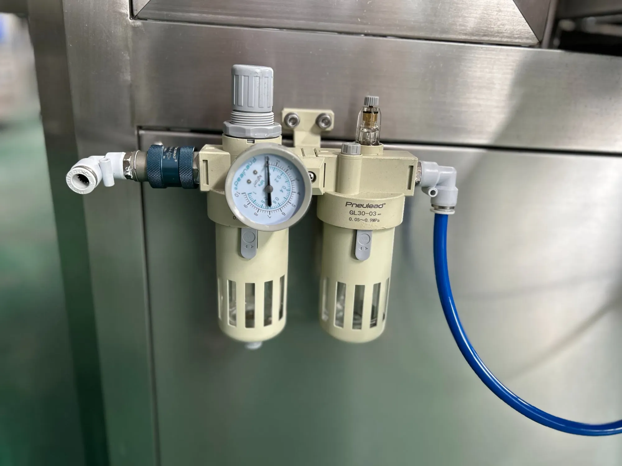 Высокоэффективная линейная вакуумная машина для каппирования головок для круглых и квадратных бутылок 5