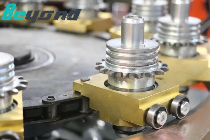 Полностью автоматическая многогнездная машина для выдува ПЭТ-бутылок с интегрированными воздушными компрессорами и системой охлаждения 6