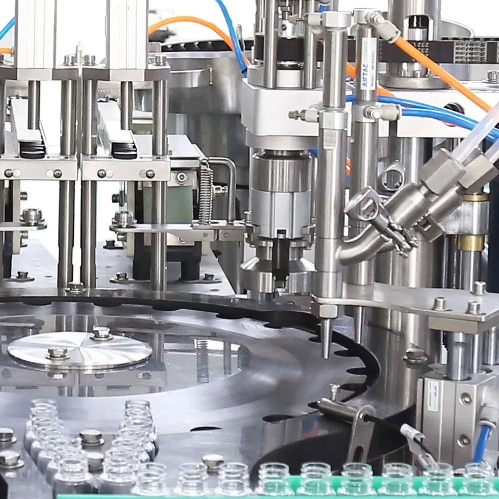 Автоматическая фасовочная машина для розлива воды в бутылки