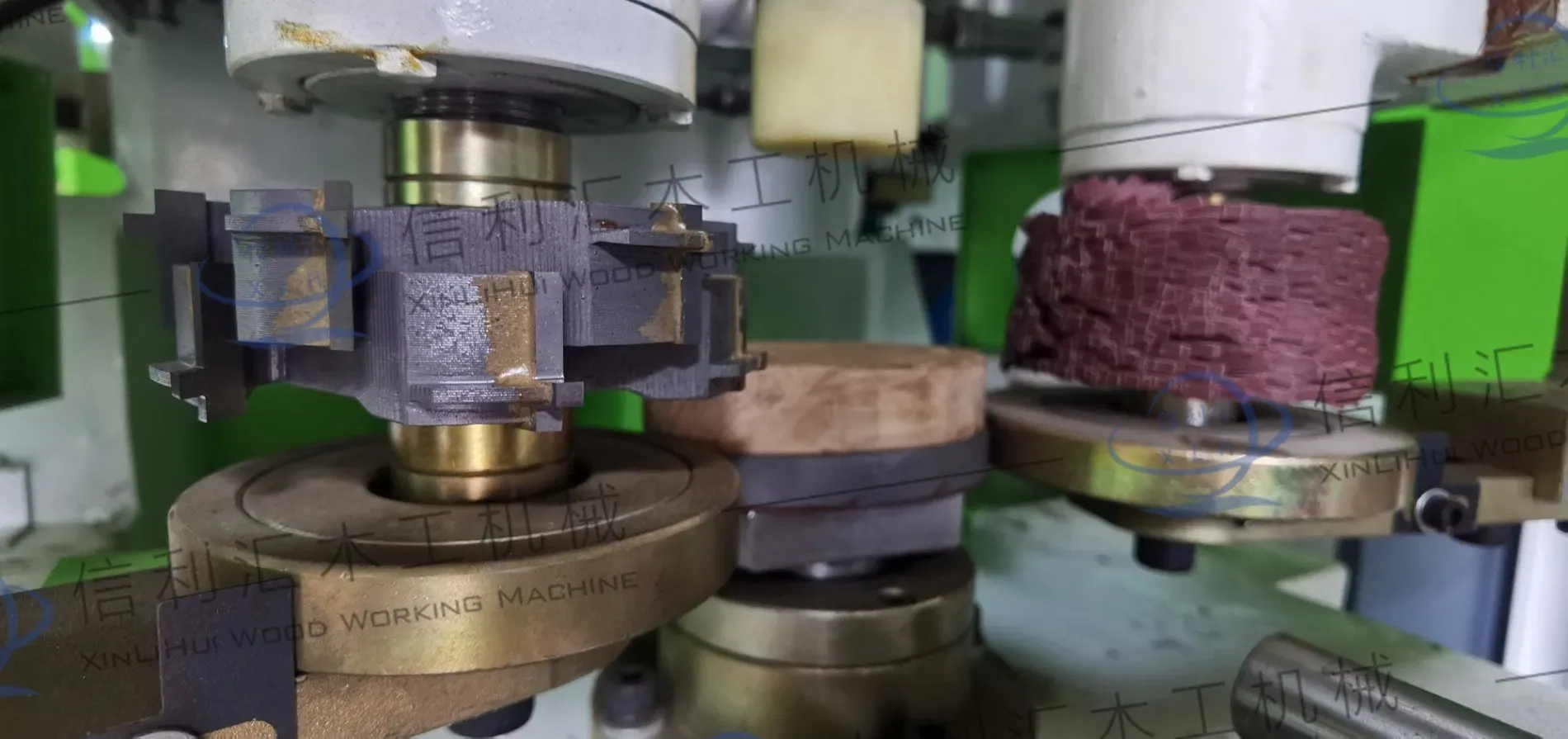 Высокоточная малогабаритная формовочная машина для дерева 4