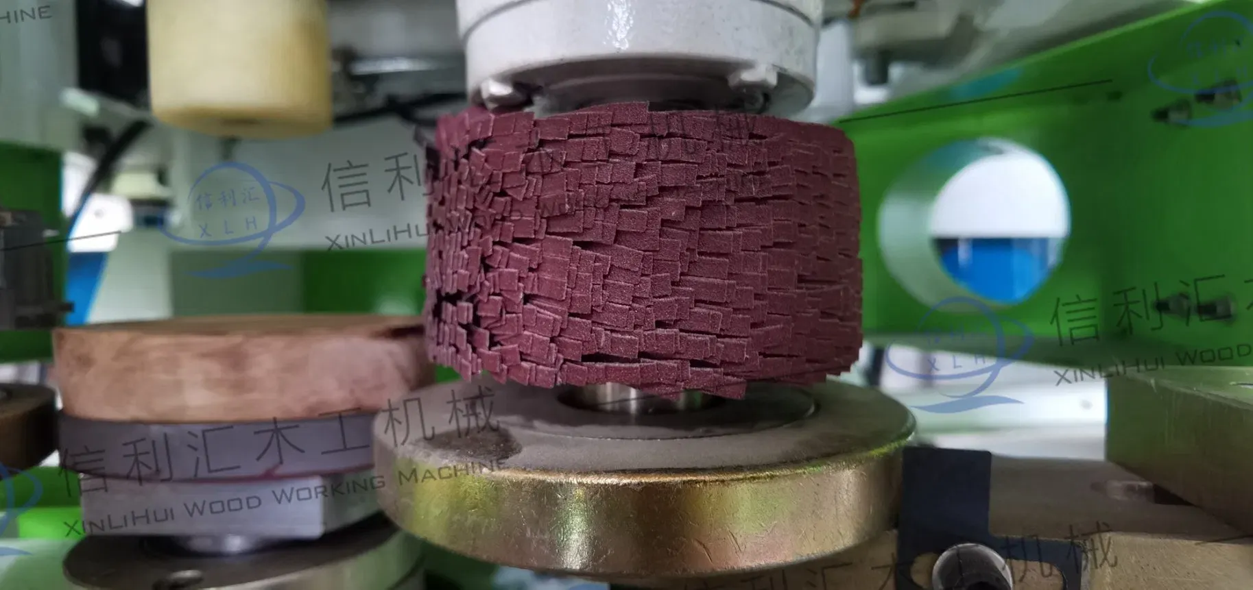 Высокоточная малогабаритная формовочная машина для дерева 5