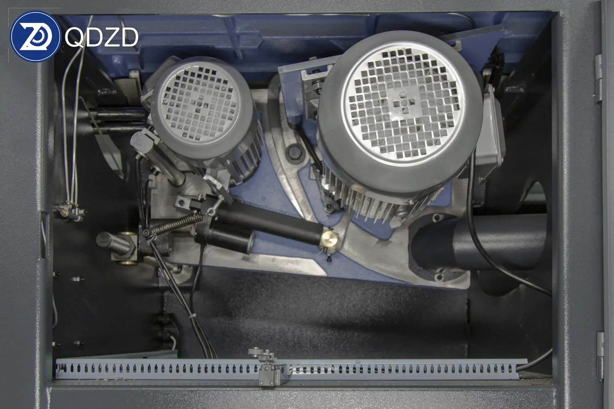 Высокоточная деревообрабатывающая торцовочная пила с подрезным лезвием ZD350 3