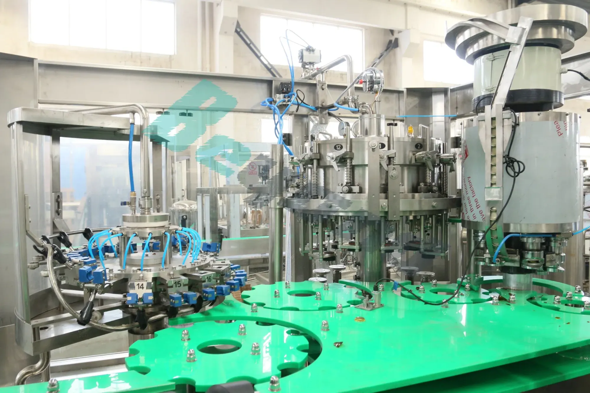 Высококачественная машина для мойки, наполнения, укупорки и розлива алкоголя 2