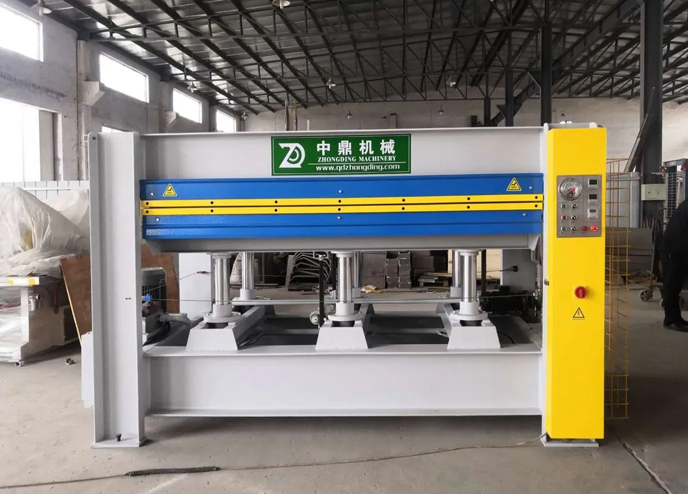 Профессиональная машина для горячего прессования и ламинирования древесины