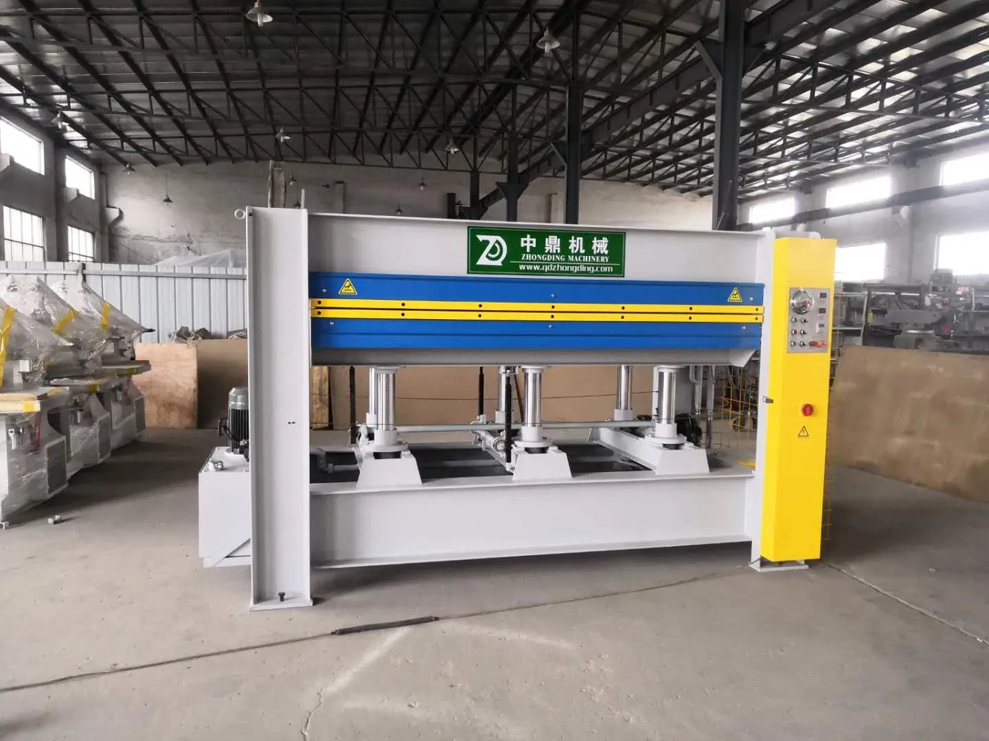 Профессиональная машина для горячего прессования и ламинирования древесины 2