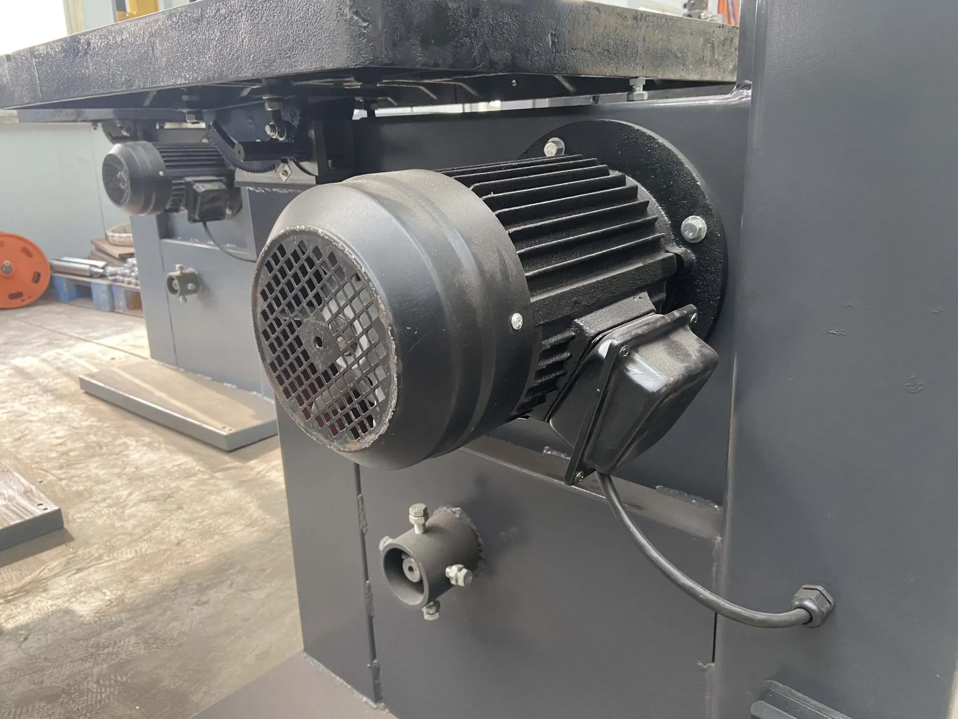 Высококачественная вертикальная ленточная пила для резки дерева 3