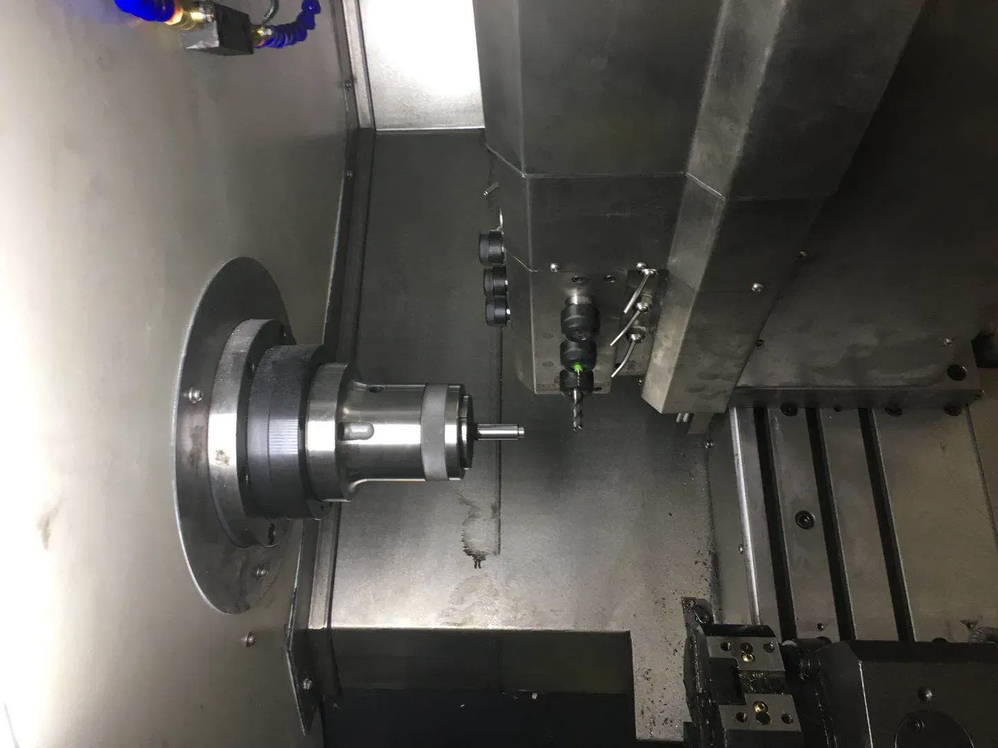 Горизонтальный токарный станок высокой точности CK6150 3