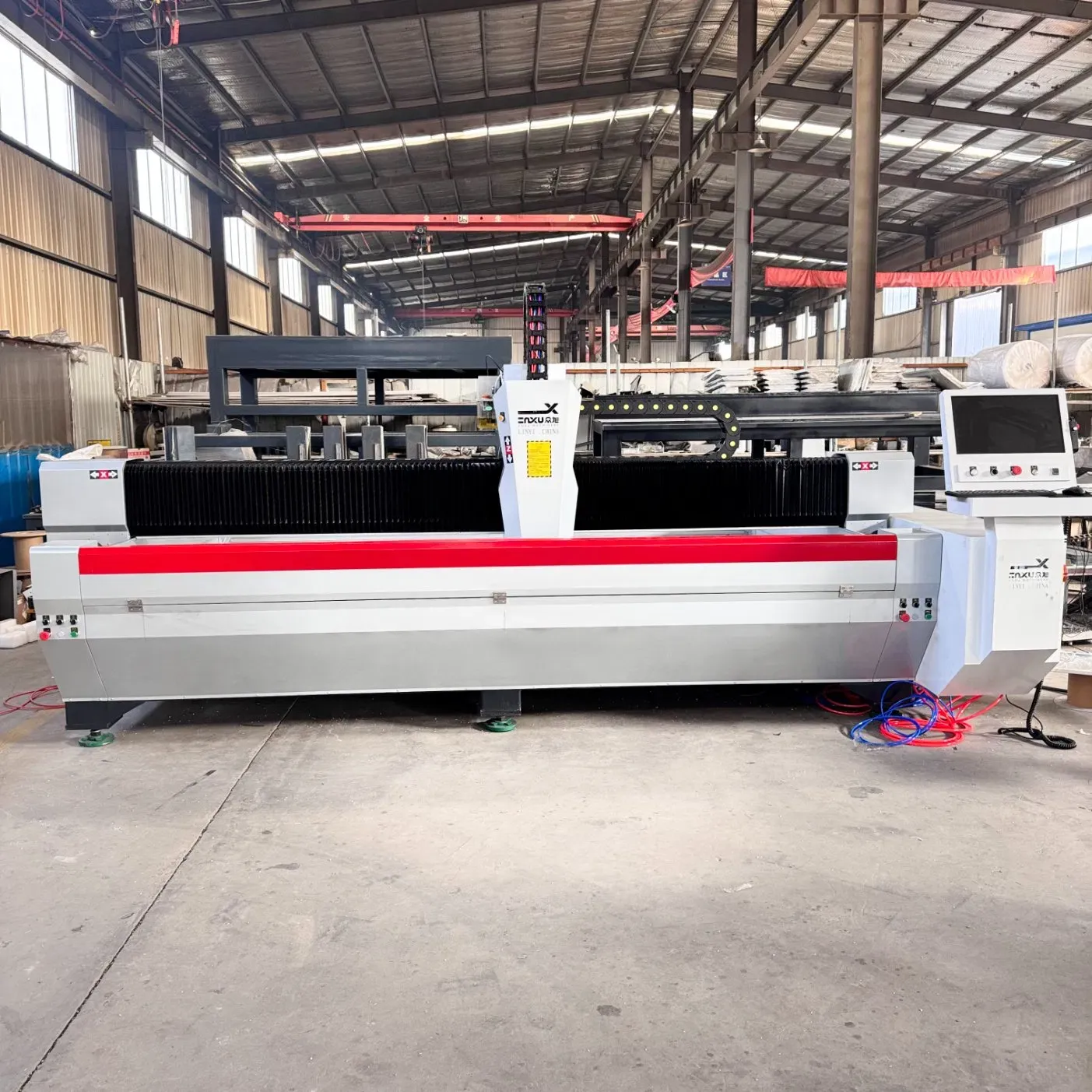 Промышленная стеклообрабатывающая машина с ЧПУ