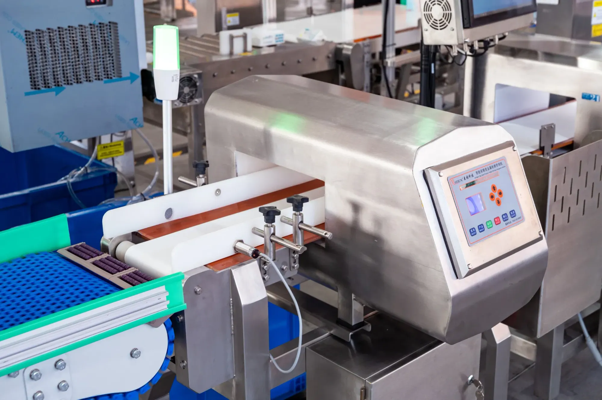 Промышленный металлодетектор конвейерного пояса для продуктов питания, детских подгузников, гигиенических прокладок, фармацевтики, пластика, химикатов, игрушек 2