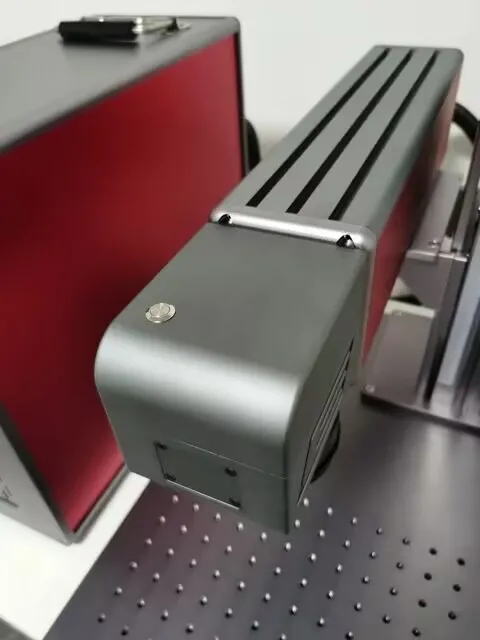 Профессиональный лазерный маркировочный станок 50W с ротацией 300*300mm