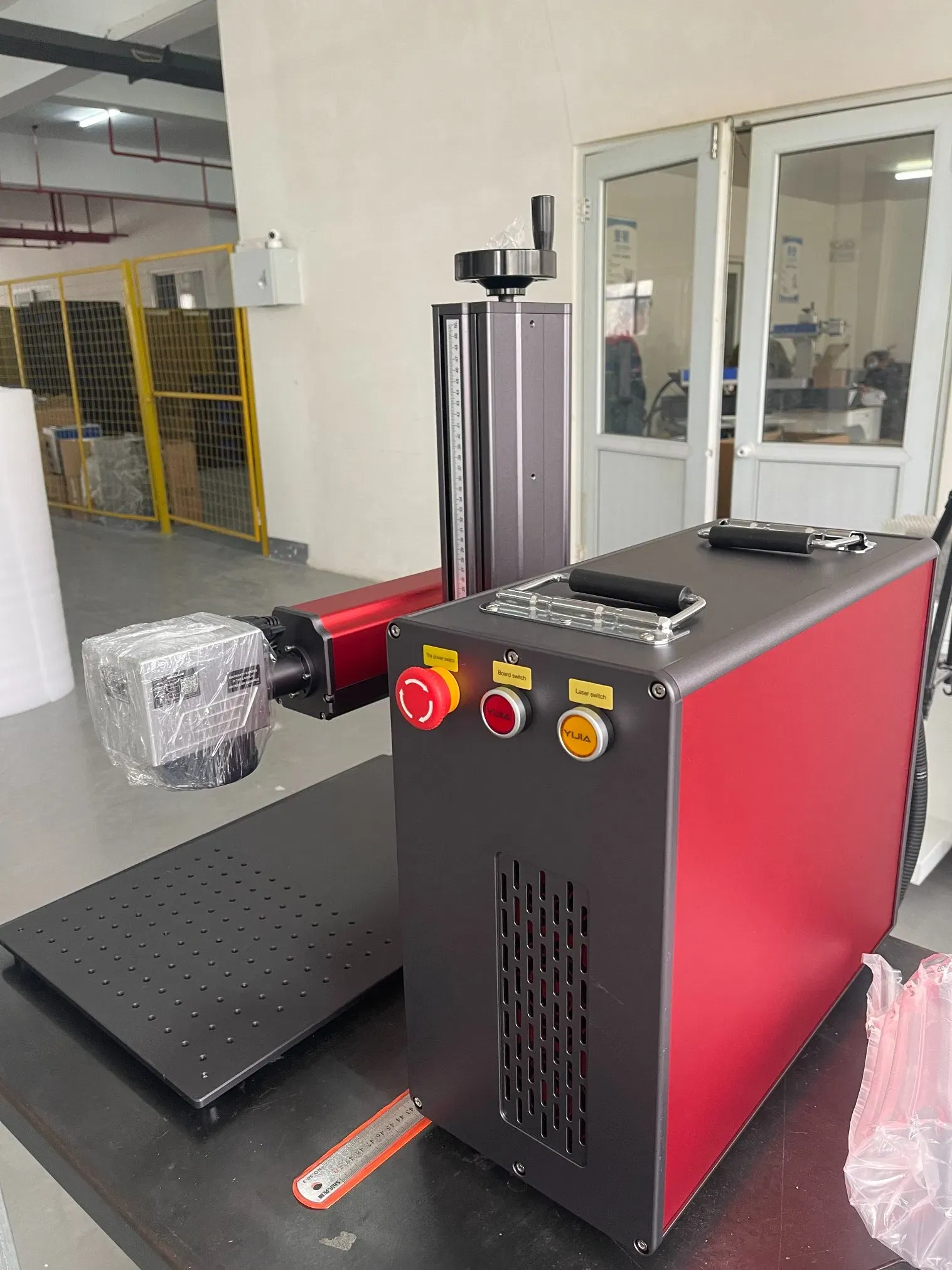 Профессиональный лазерный маркировочный станок 50W с ротацией 300*300mm 4