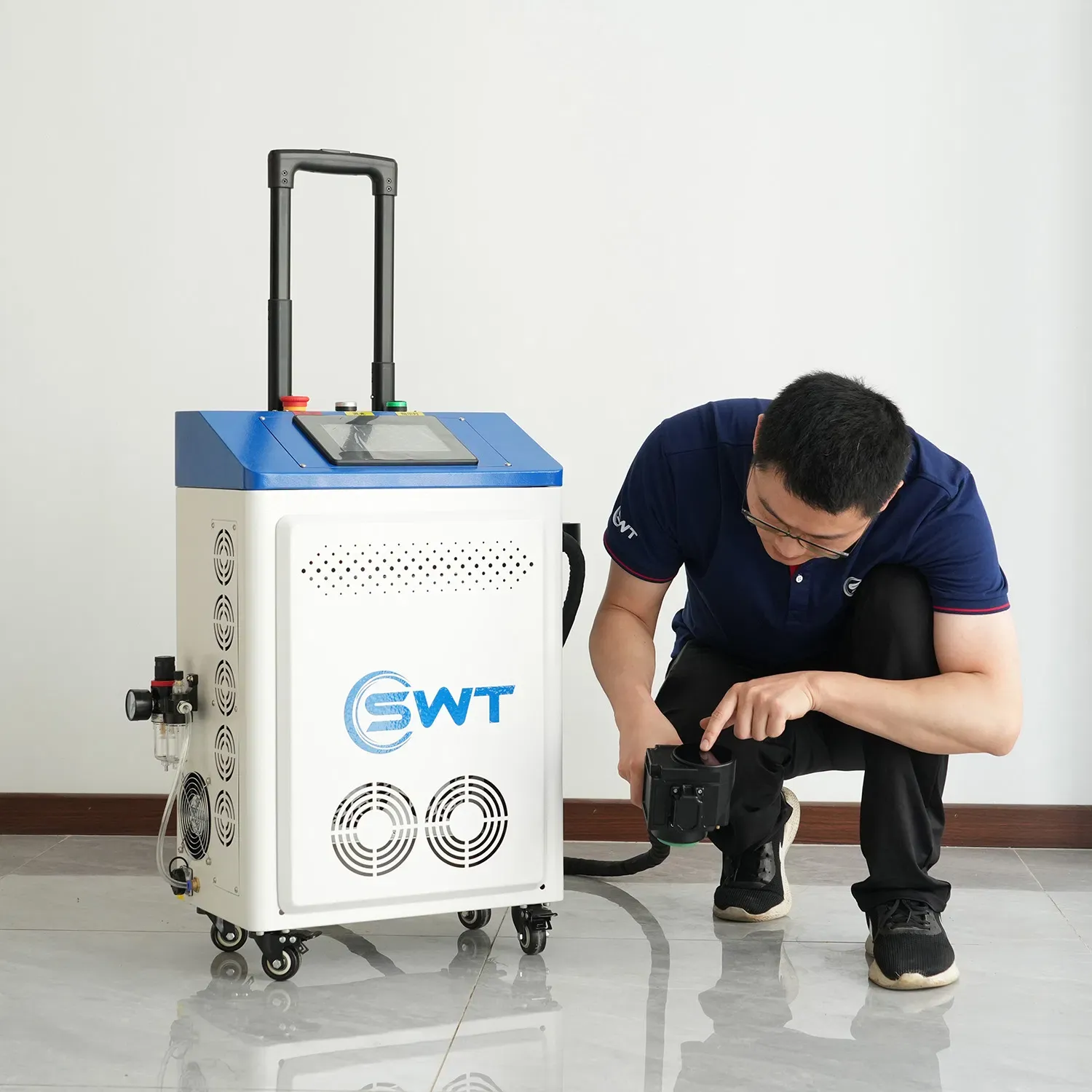 Лазерный очиститель для металла, дерева, стекла и камня