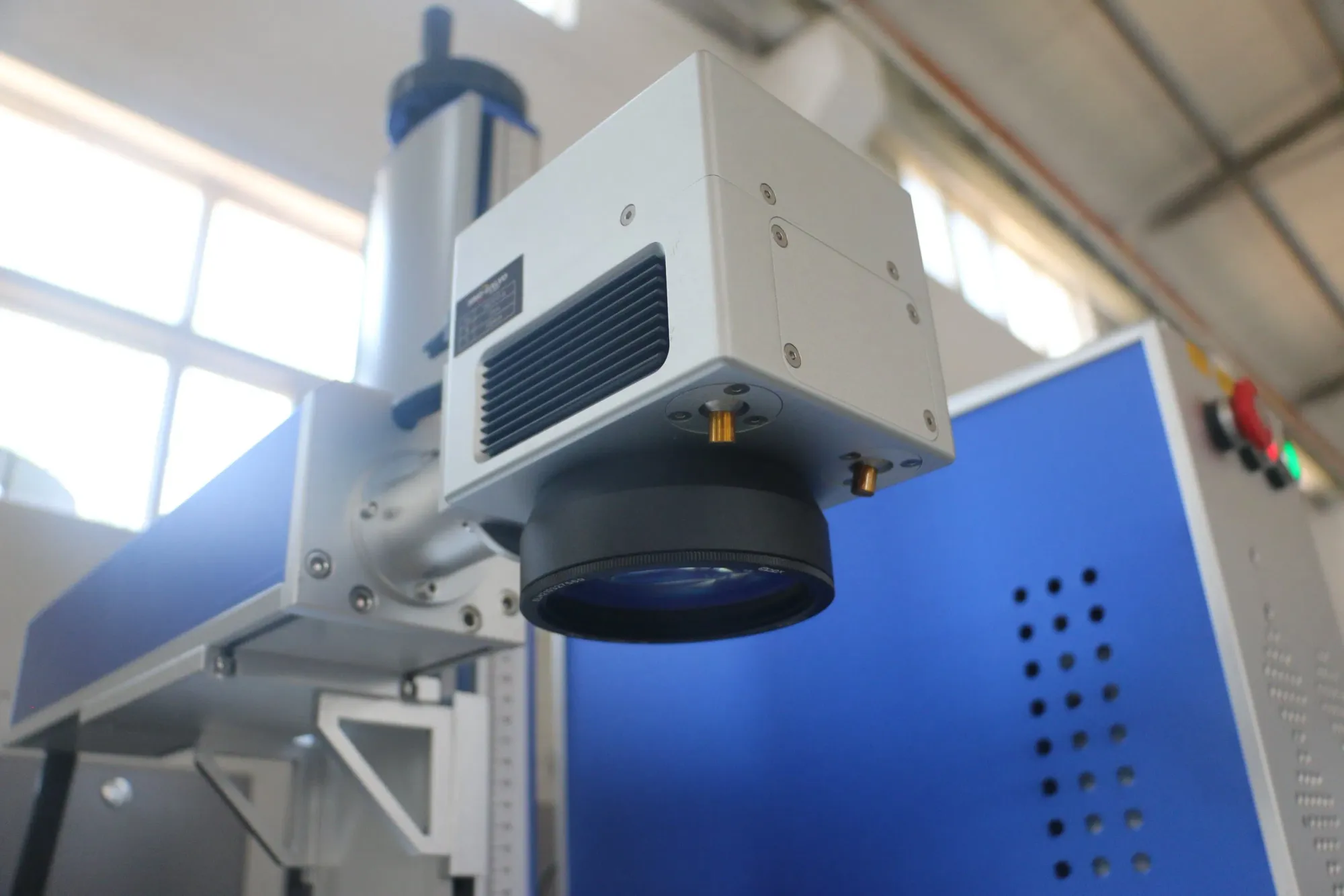 Профессиональный лазерный принтер для маркировки металла и неметалла 3