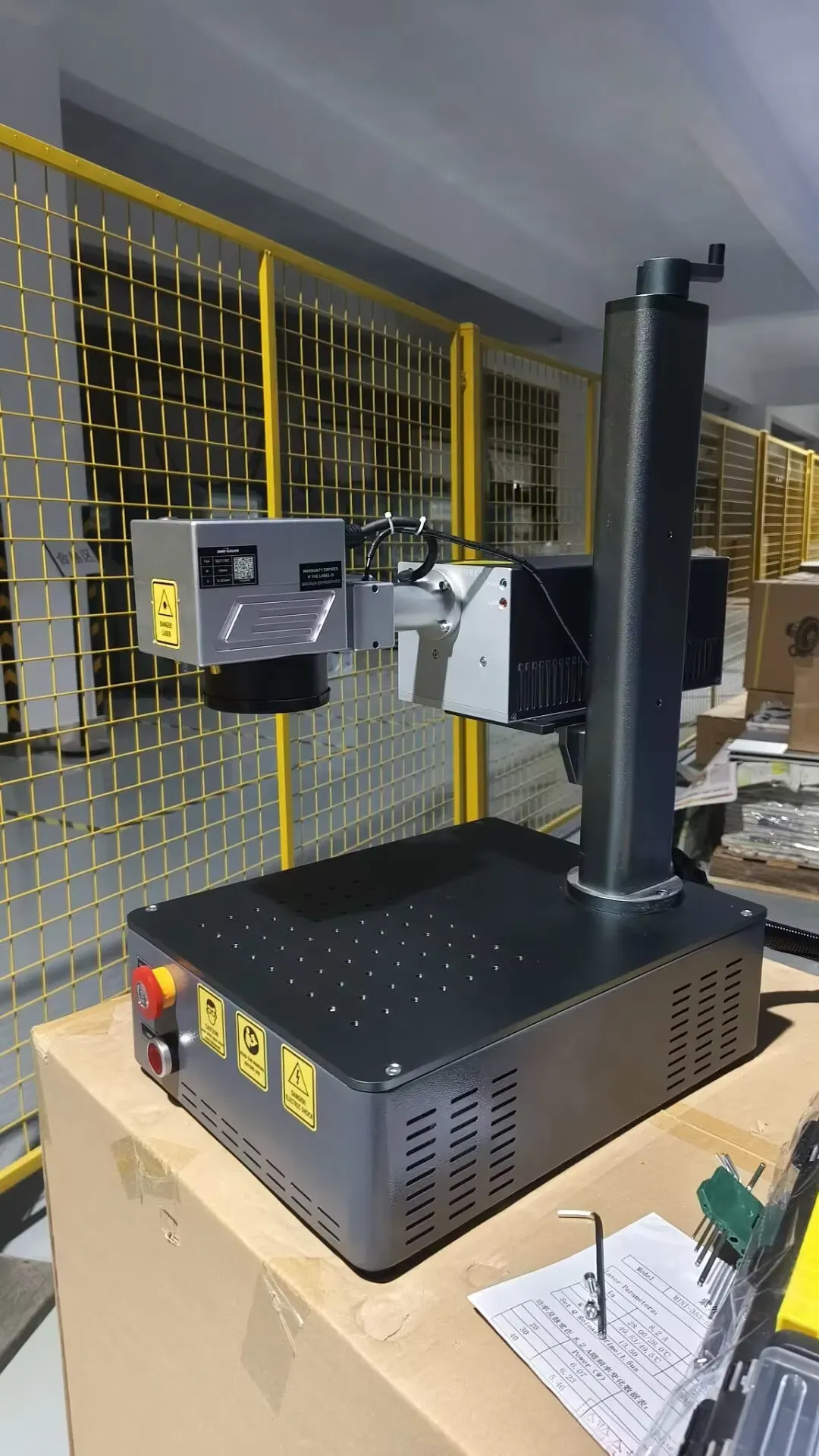 Легкий мини УФ волоконный лазер 5W УФ маркер для лазерной маркировки 2