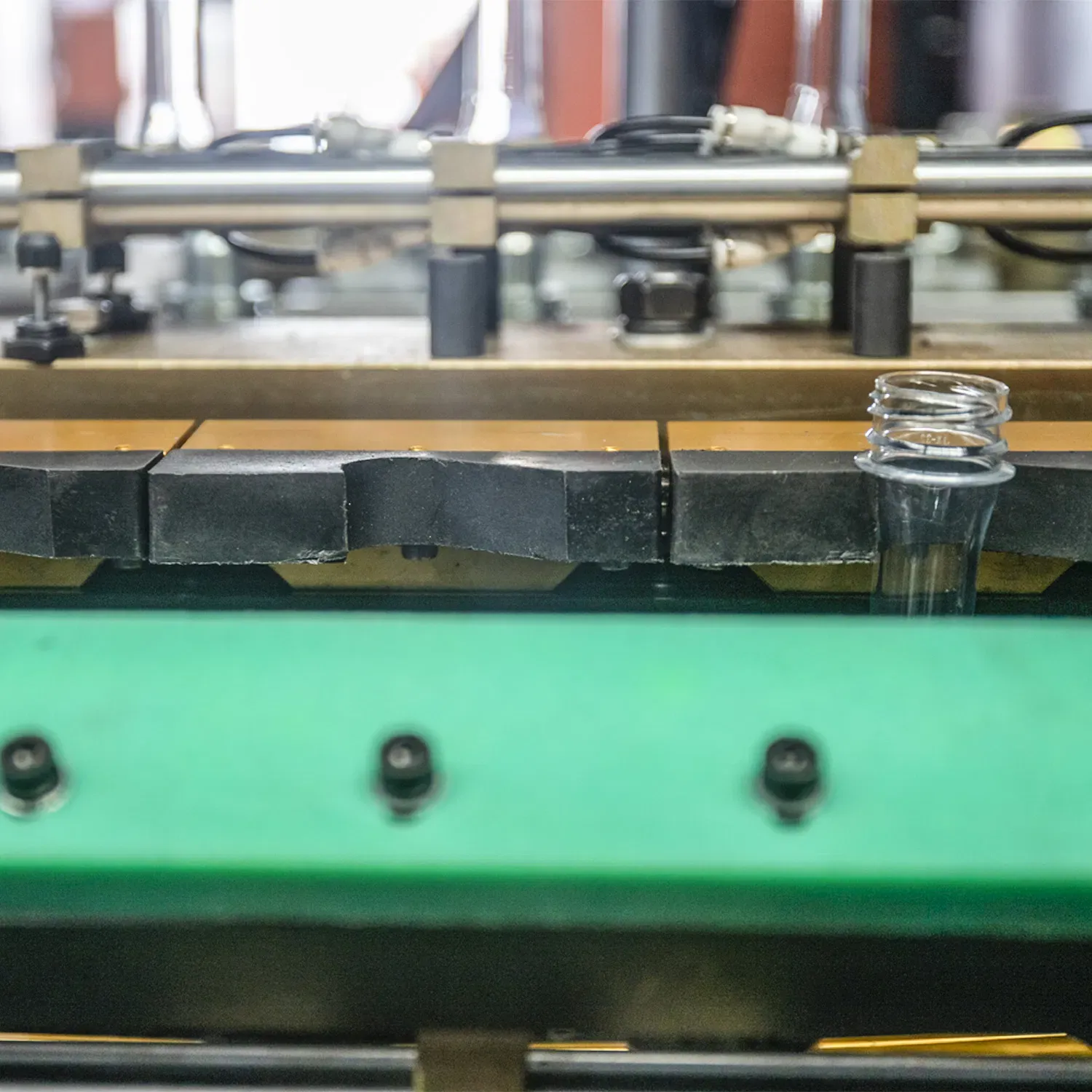 Полностью автоматическая выдувная машина для ПЭТ-бутылок с 6 формами 6