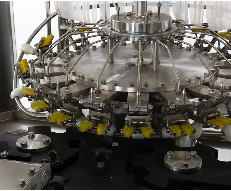 Автоматическая машина для заполнения, укупорки и маркировки бутылок различного объема 2