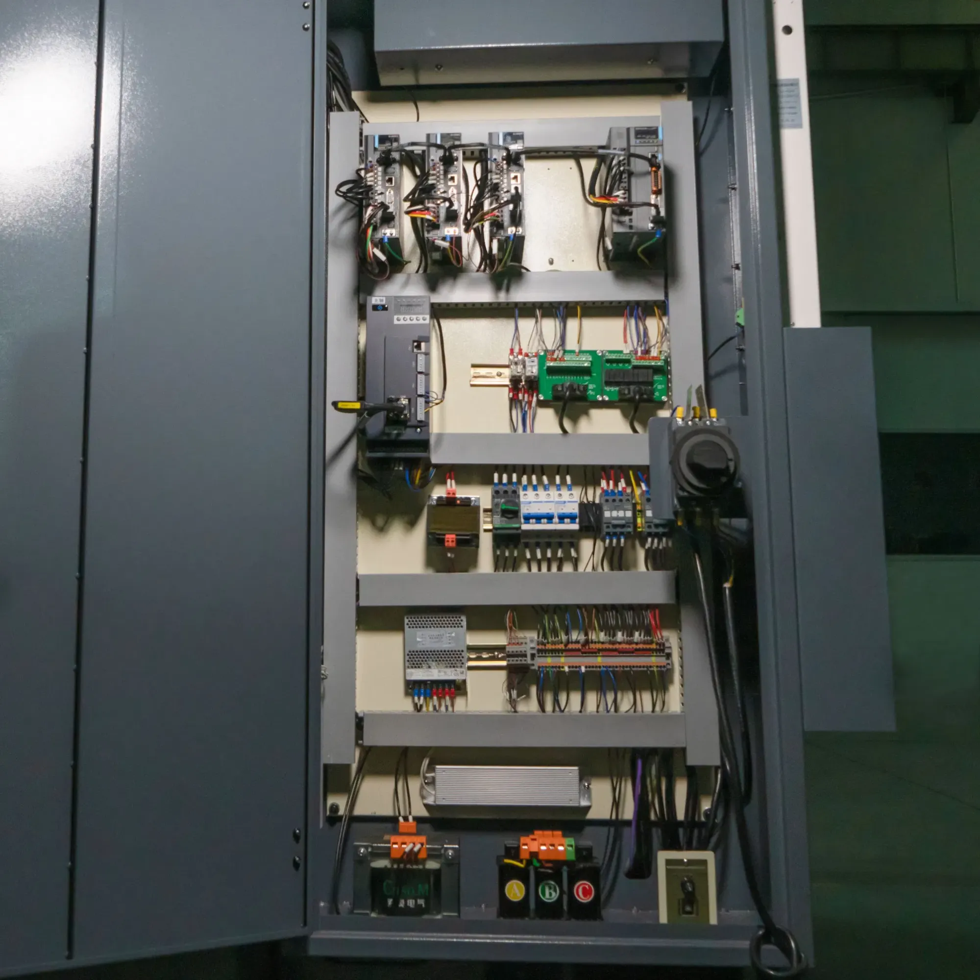 Мини алюминиевый стальной обрабатывающий станок с плоской столешницей, настольный ЧПУ токарный станок 6