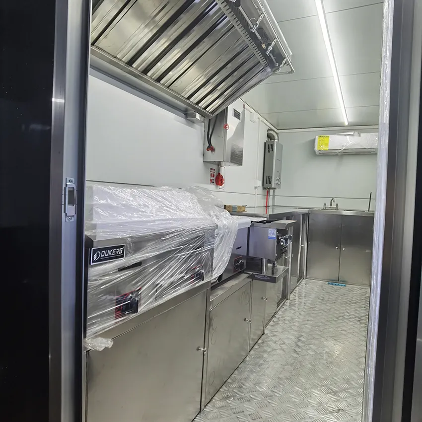 Мобильная кухня-прицеп для уличной еды 5