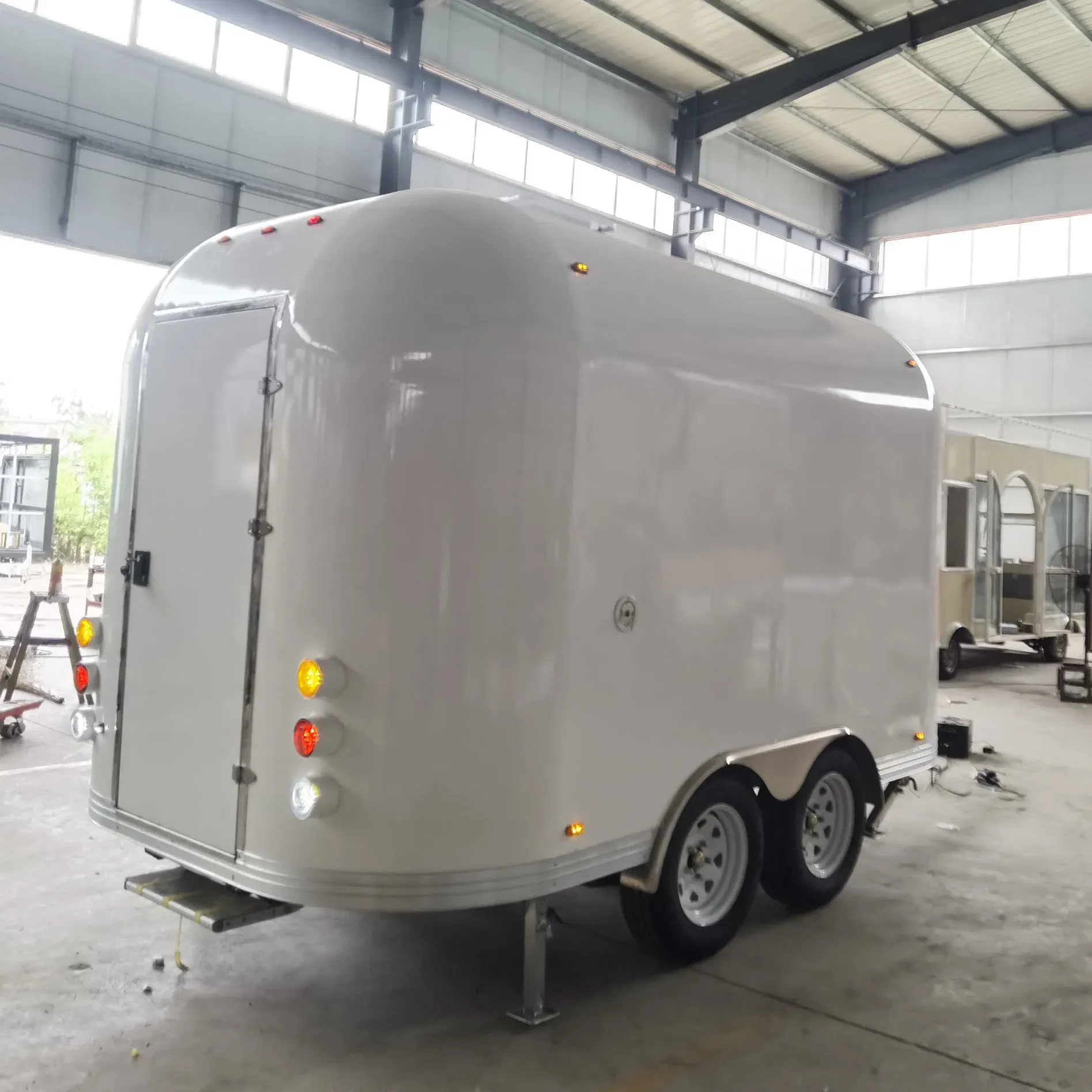 Мобильная кухня для фастфуда и напитков 5