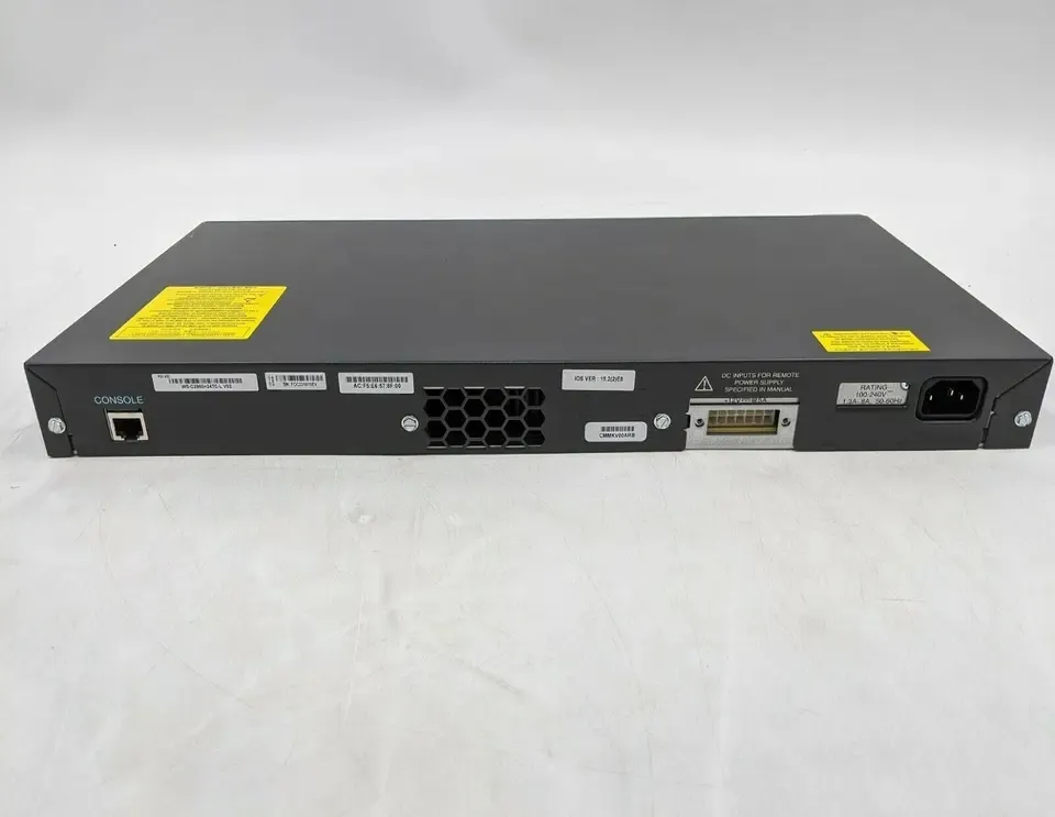 Новый коммутатор Cisco WS-C2960+48PST-S с 48 портами PoE 3