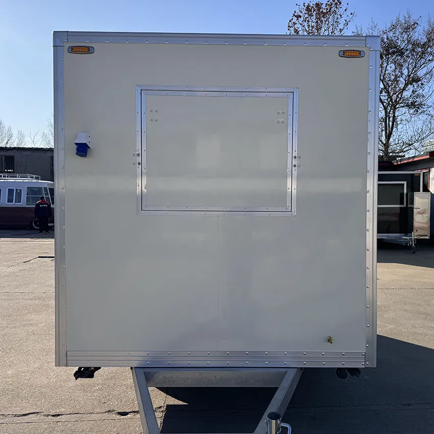 Полностью оборудованный кухонный фургон для хот-догов 4