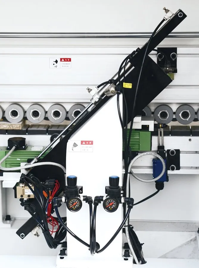 Профессиональная машина для герметизации кромок перед фрезеровкой 4