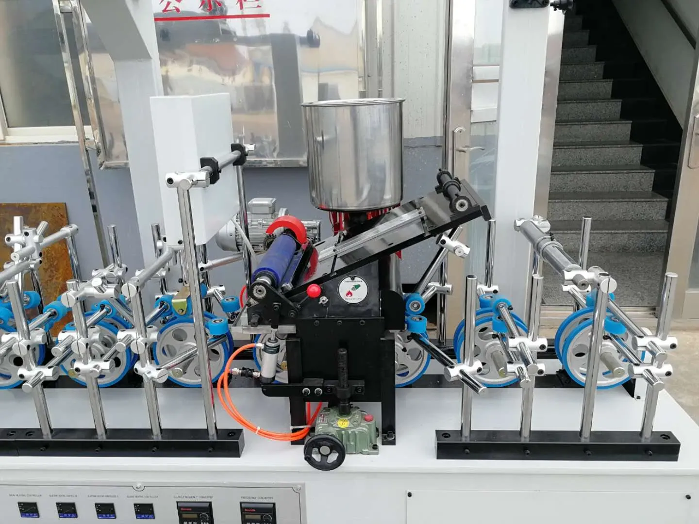 Профессиональная машина для ламинирования профиля ПВХ 3