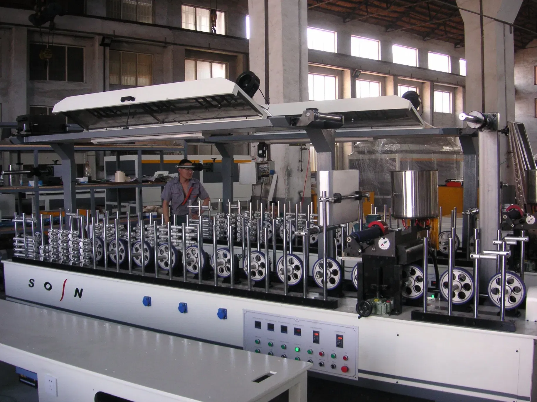 Профессиональная машина для ламинирования профиля ПВХ 2