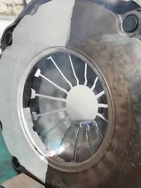 Профессиональная лазерная машина для очистки металла и дерева 3