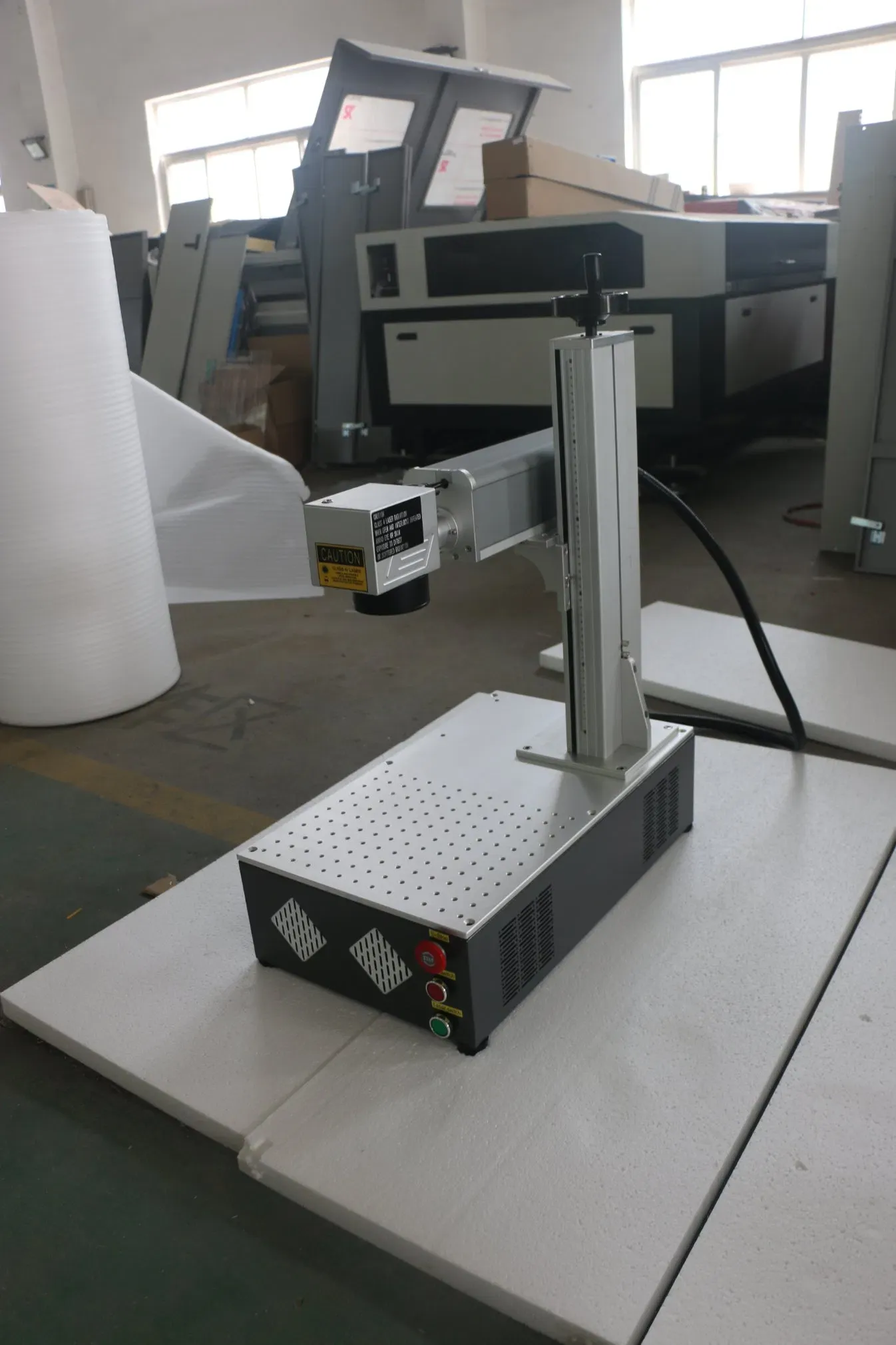 Портативный лазерный маркер 30W Raycus с 300*300mm двойным красным кольцом вращения 4