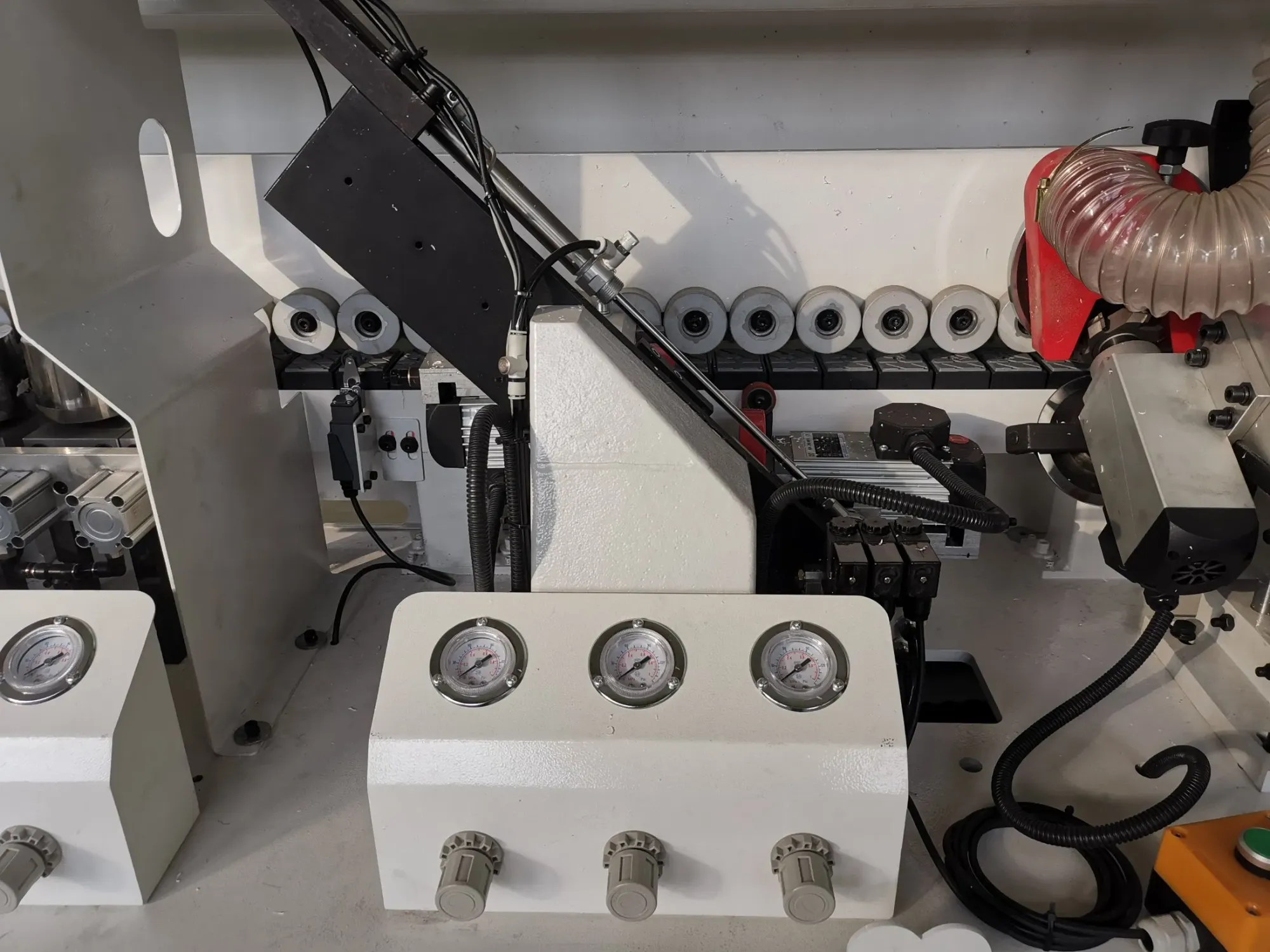 Автоматическая кромкооблицовочная машина для мебели 6