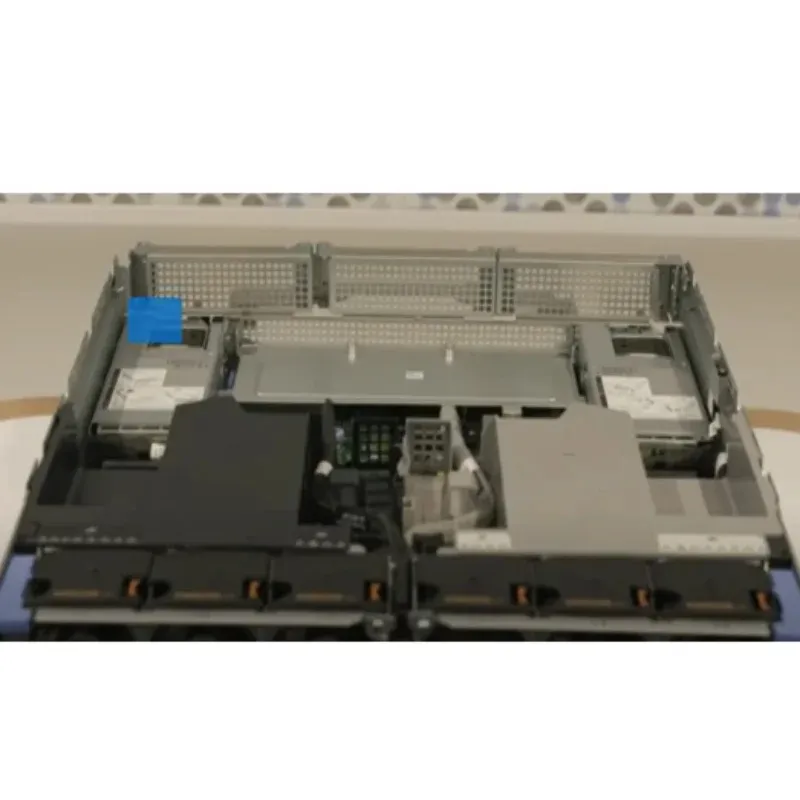 Сервер Dell PowerEdge R770 в стойке 2U с двумя процессорами Intel Xeon 5