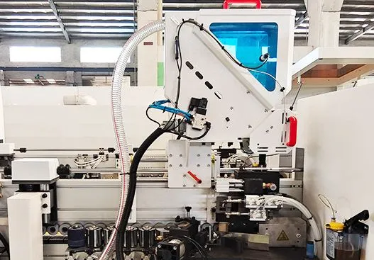 Автоматическая машина для кромочной обработки PUR с предварительной обрезкой углов 4