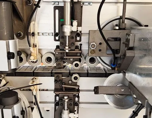 Автоматическая машина для кромочной обработки PUR с предварительной обрезкой углов 6