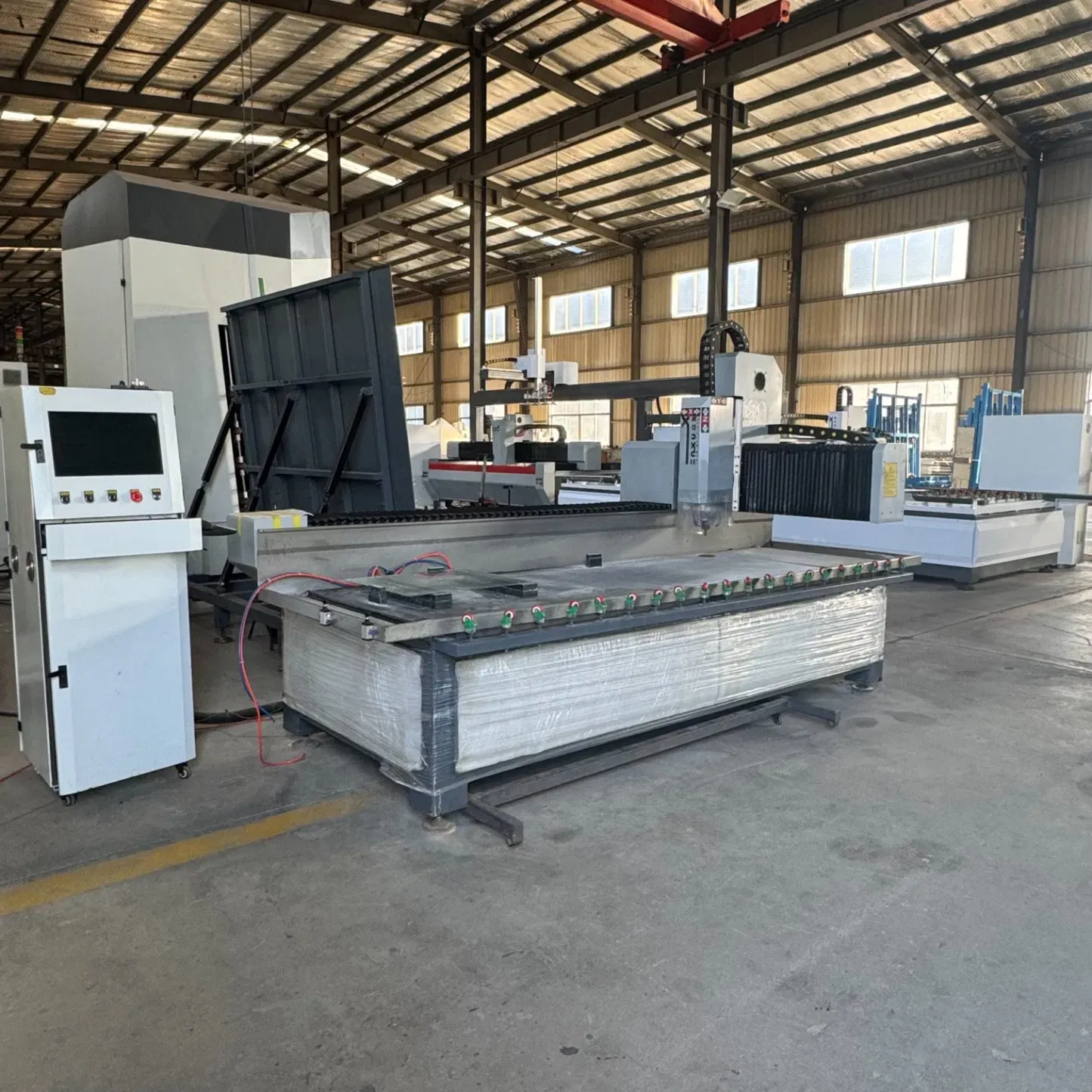 Прецизионный станок для нарезки и сверления стекла для ванных комнат 2