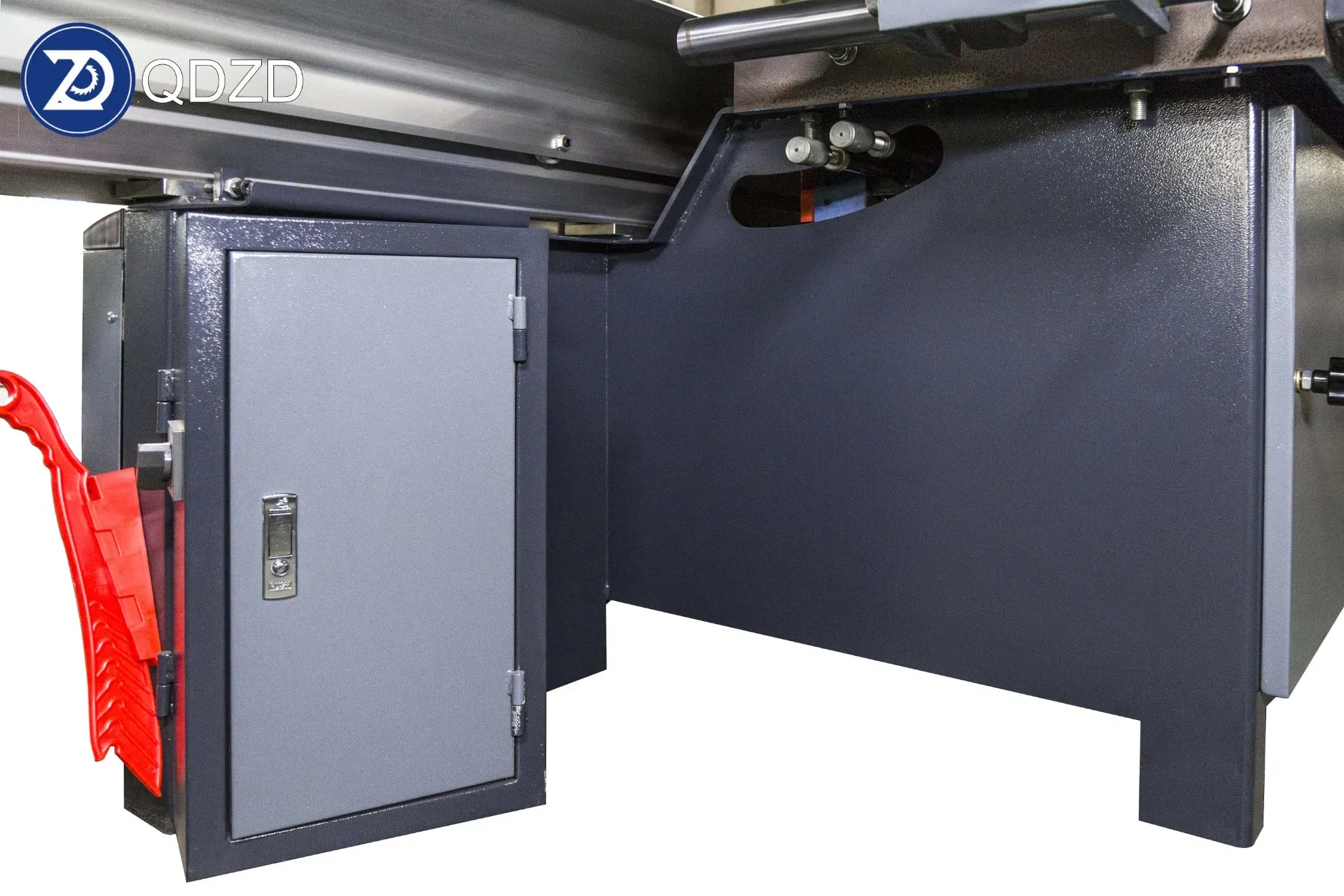 Прецизионная ленточная пила со столом для эффективной резки древесины 2