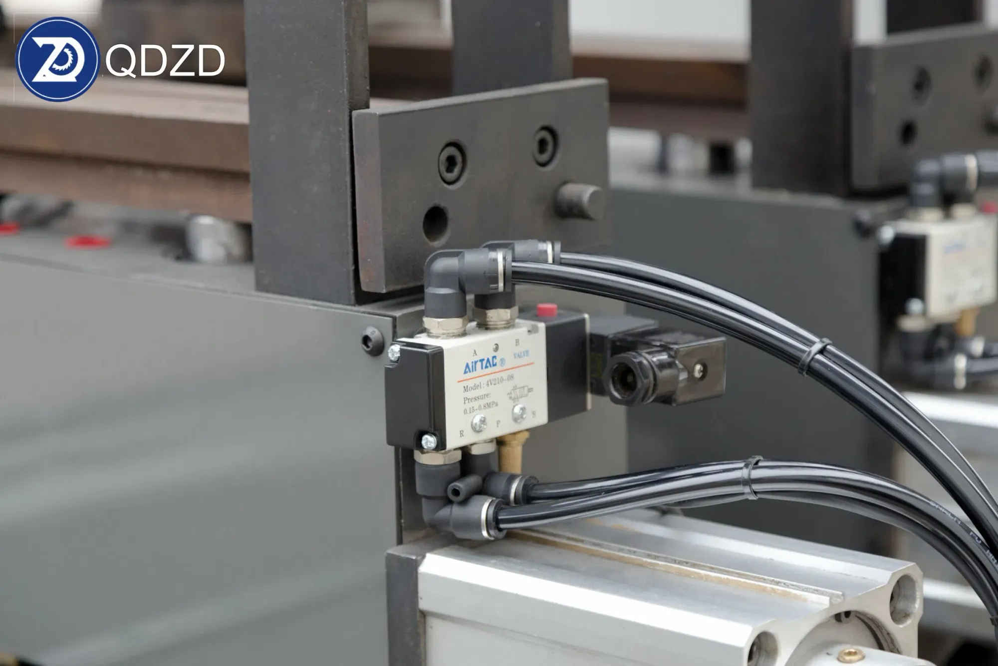 Прецизионный деревообрабатывающий сверлильный станок для точного сверления панелей 4