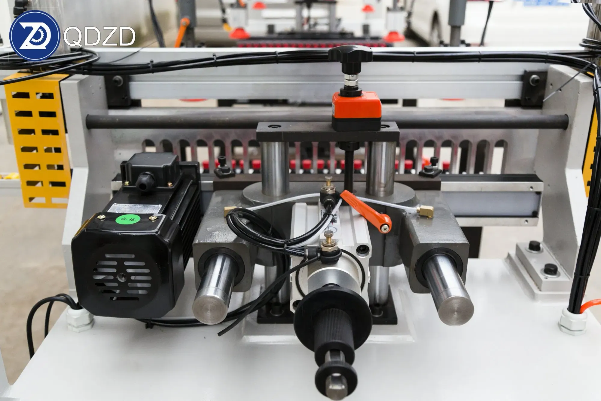 Прецизионный деревообрабатывающий сверлильный станок для точного сверления панелей 2