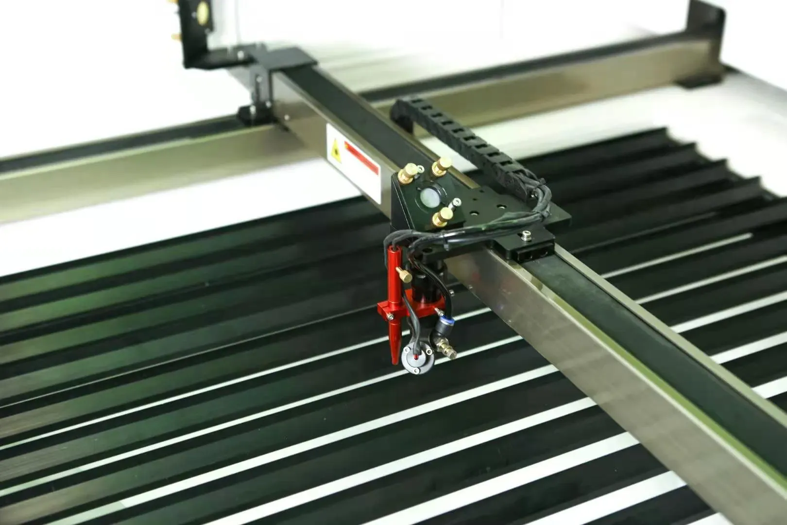 Профессиональный лазерный гравировщик YDC-N для точного творчества 3