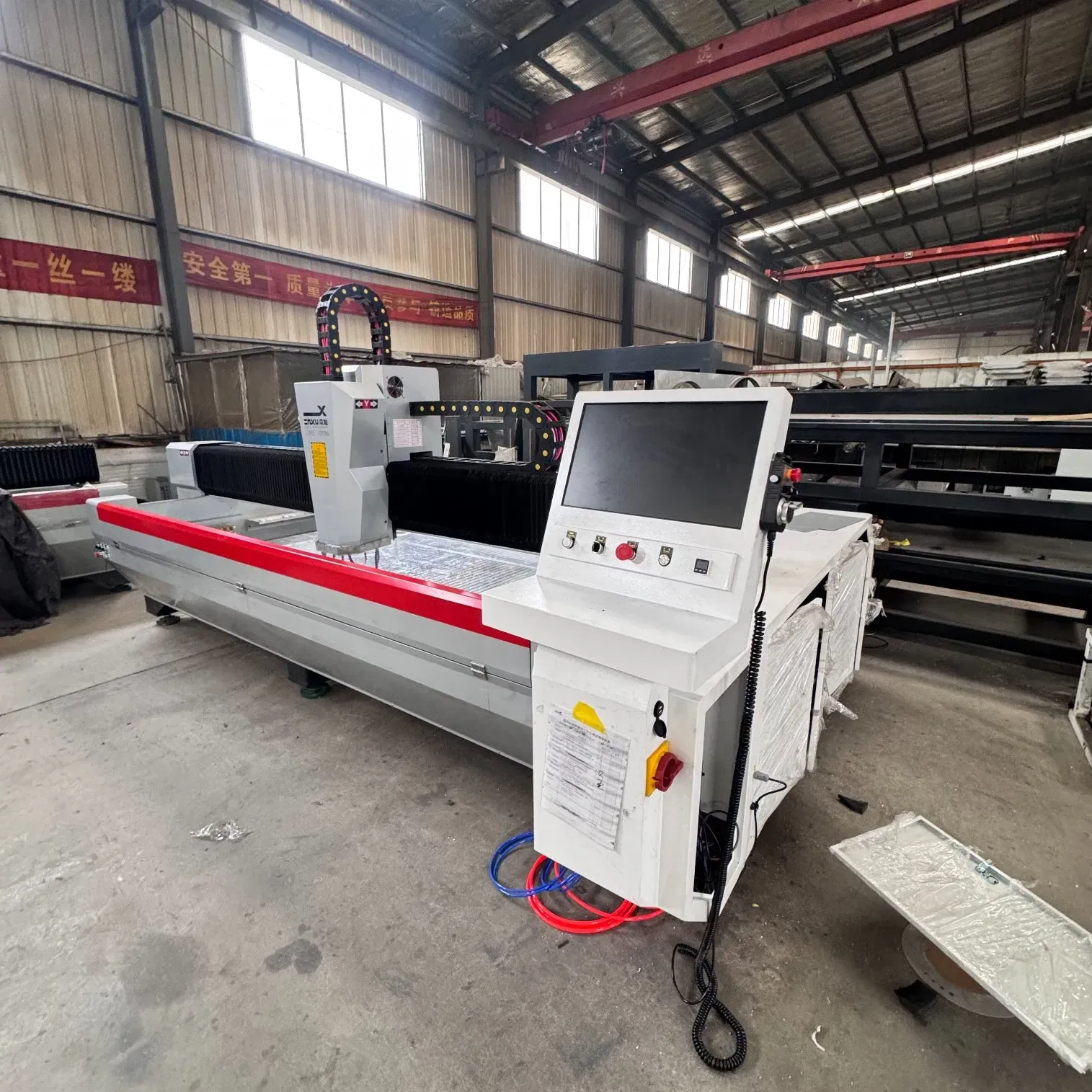 Профессиональная фрезеровка кромки стеклянных зеркал с ЧПУ 6