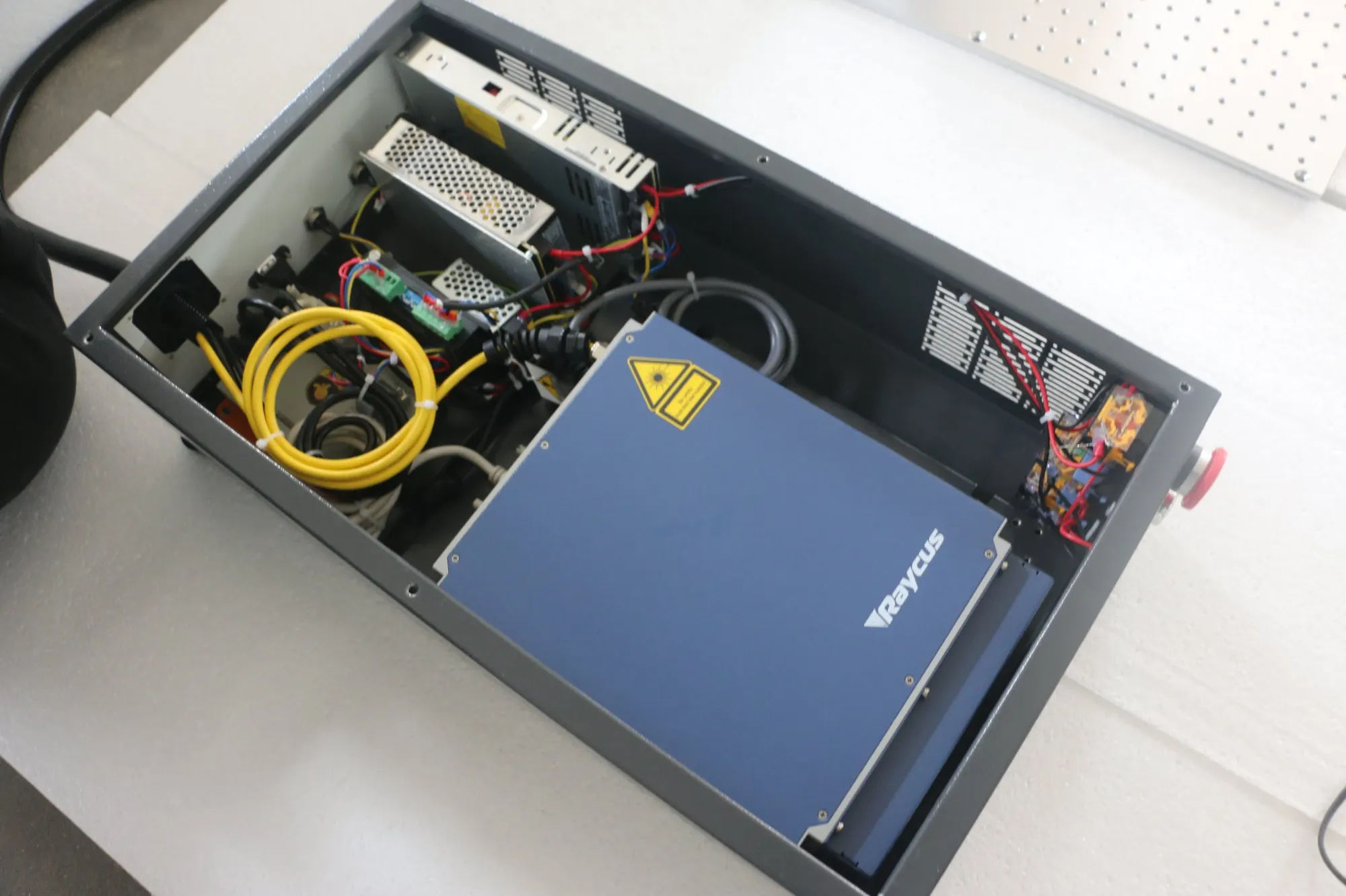 Профессиональный лазерный станок для маркировки Raycus 100W 3