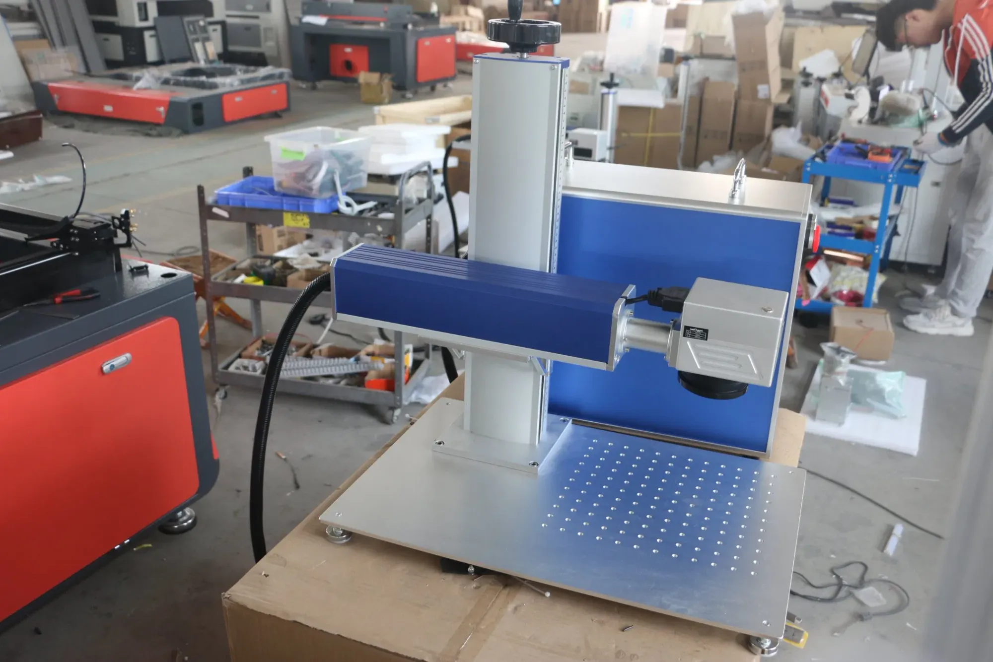 Профессиональный лазерный гравер SG7110 30W для металла, пластика, ПВХ и камня 2