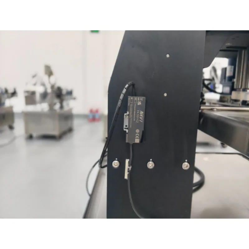 Автоматическая ротационная машина для закручивания крышек 5