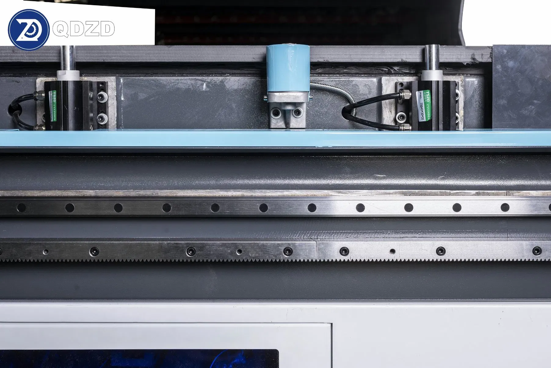 Слотирование ЧПУ деревообрабатывающего станка с 4 головами для МДФ 4