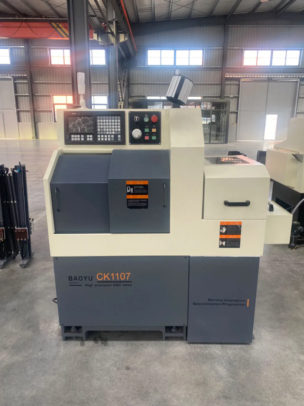 Малый 3-осевой токарный станок с ЧПУ для токарной и фрезерной обработки 2