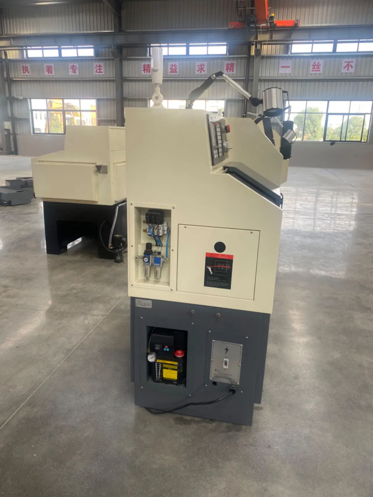 Малый 3-осевой токарный станок с ЧПУ для токарной и фрезерной обработки 3