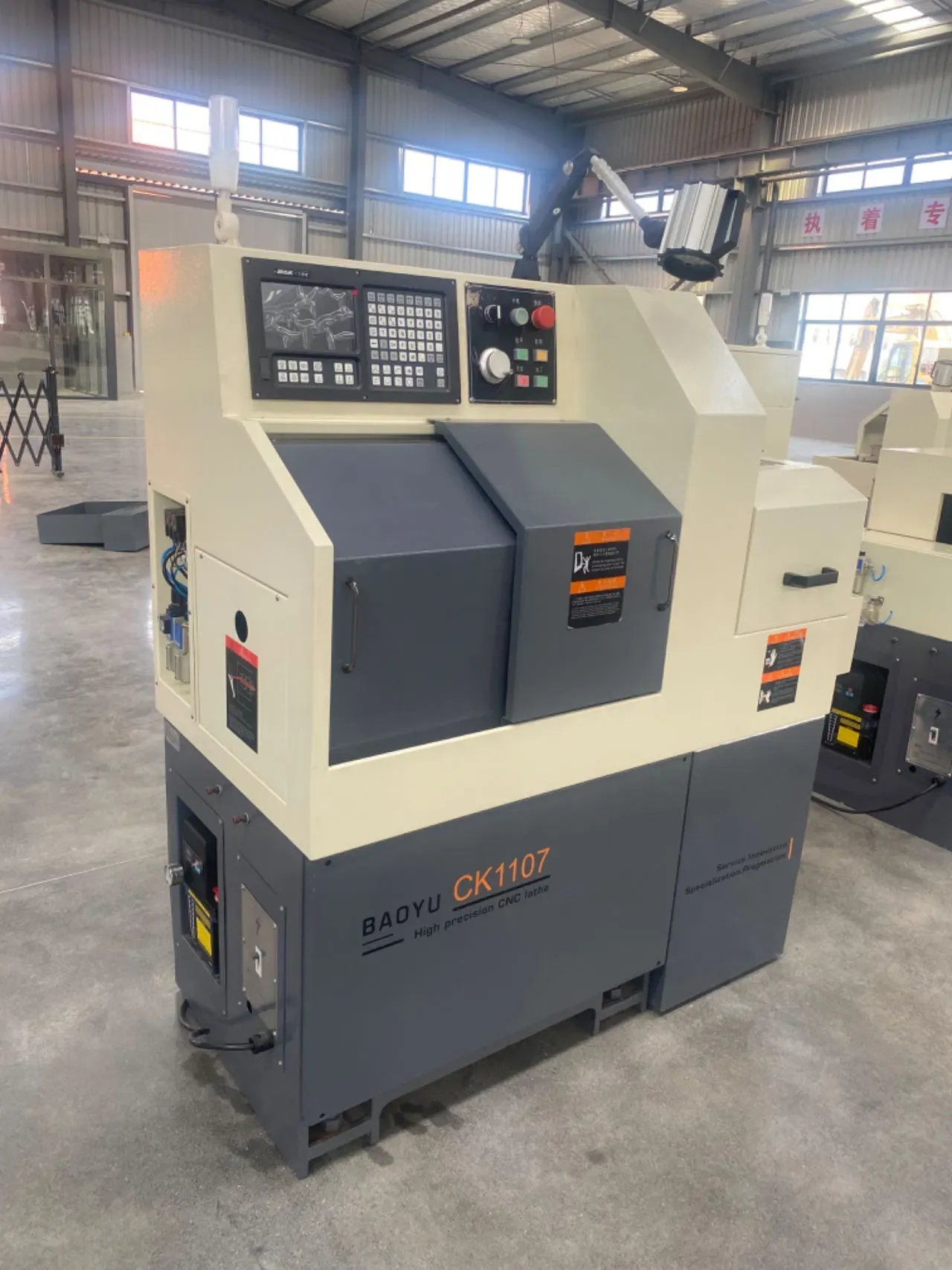 Малый 3-осевой токарный станок с ЧПУ для токарной и фрезерной обработки 4