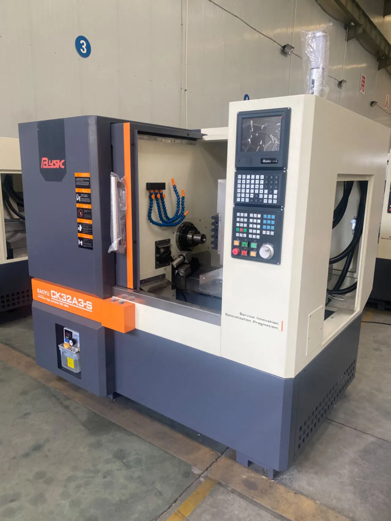 Малый токарный фрезерный станок с ЧПУ типа «Ганг» с осью Y для обработки металлов 2