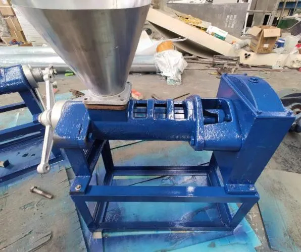 Маленький масляный пресс YS-68